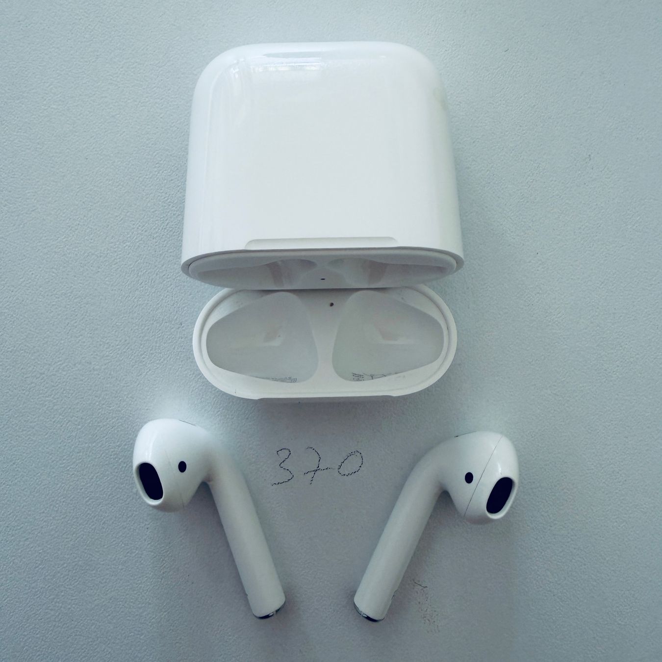 Apple Cuffie: Original Apple AirPods 2 Gen. Wireless Kopfhörer & Case – Usato da Basel venduto da MY.AIRPODS.SHOP 3