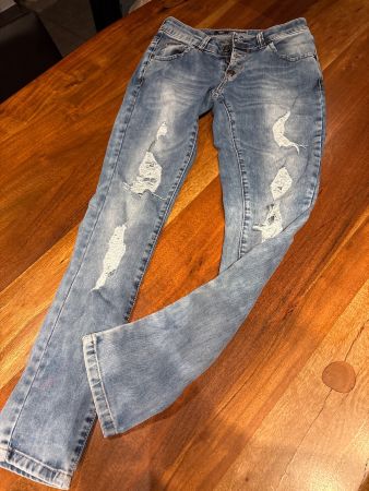 Coole Jeans mit Rissen, Grösse 36, sehr lässig !