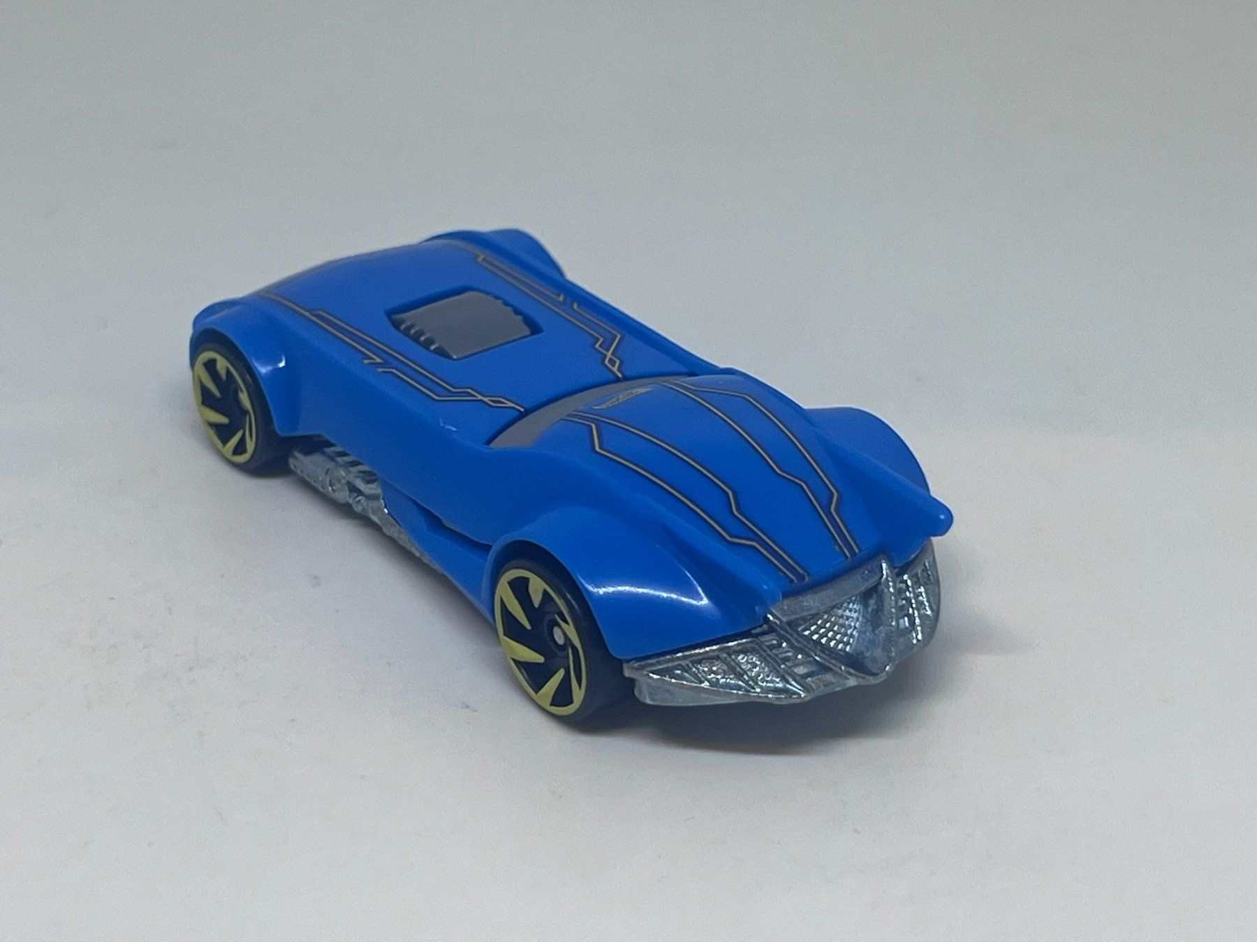 Hot Wheels Modellini d'auto: Hot Wheels Batmobile (The Batman) #370 – Usato da Wildegg venduto da LaaBoutique 2