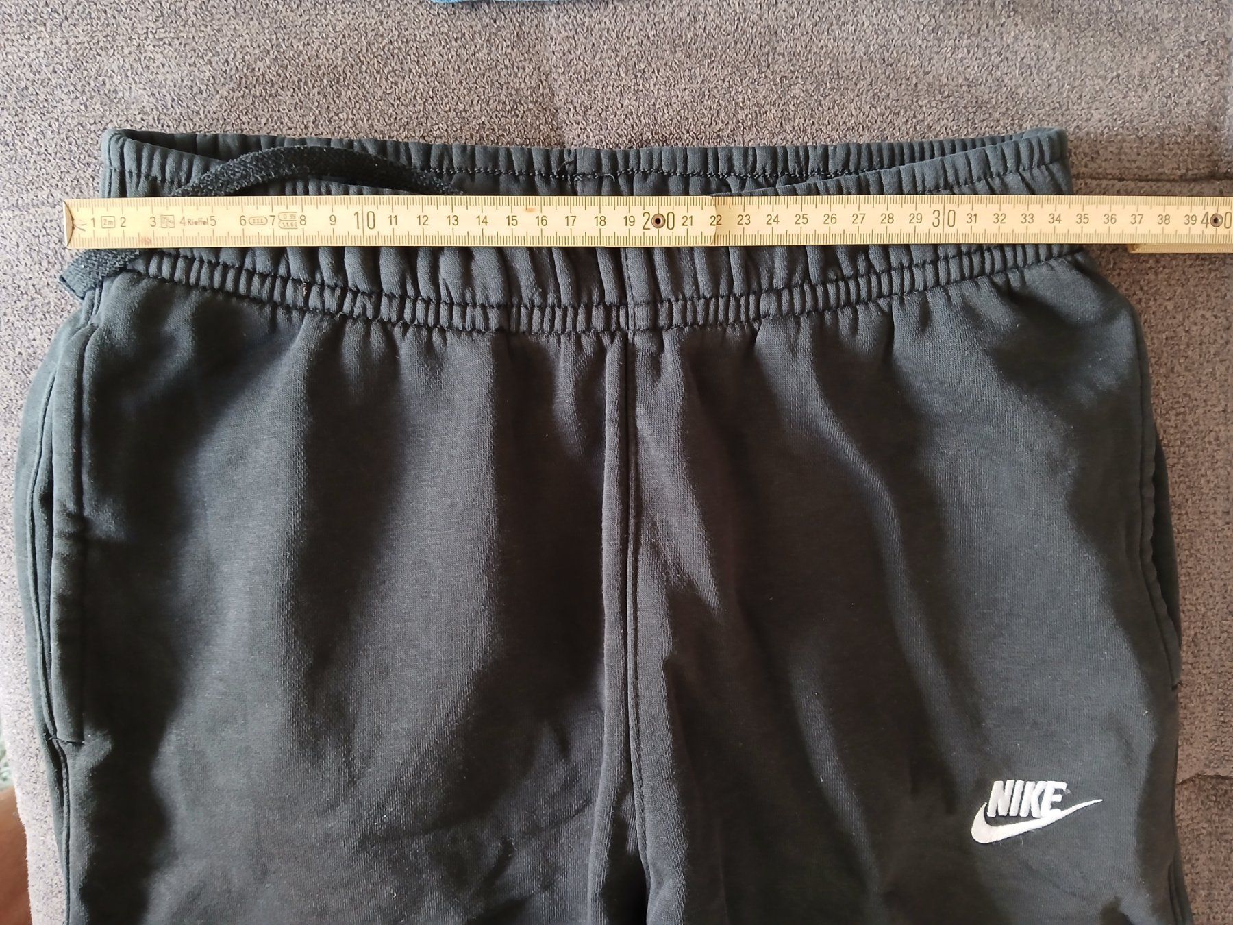 Nike Lotti & Set di vestiti: Nike Jogginghose & Shorts Set, Gr. S – Usato da Liestal venduto da piperpa 5