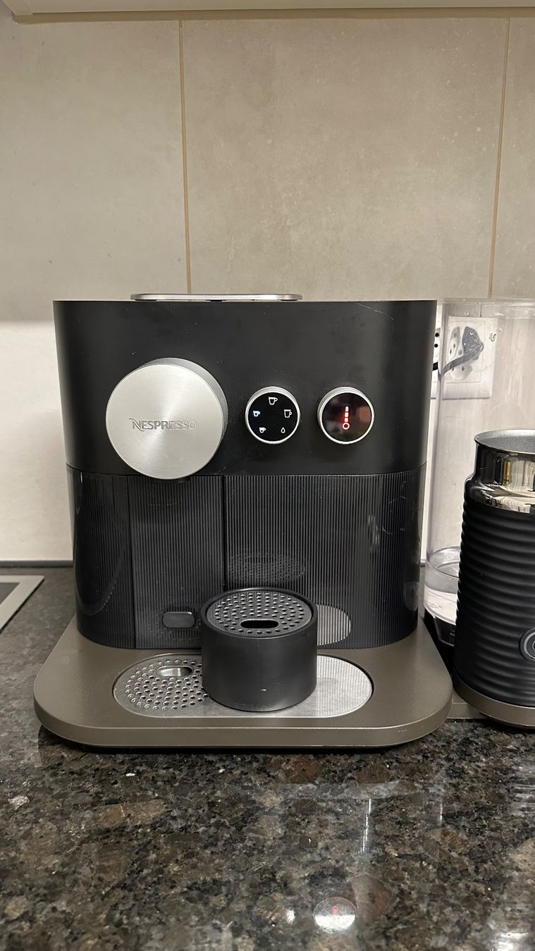 Nespresso Macchine per caffè & Macchine per espresso: Nespresso Expert – Usato da Winterthur venduto da Iryna_Valerii