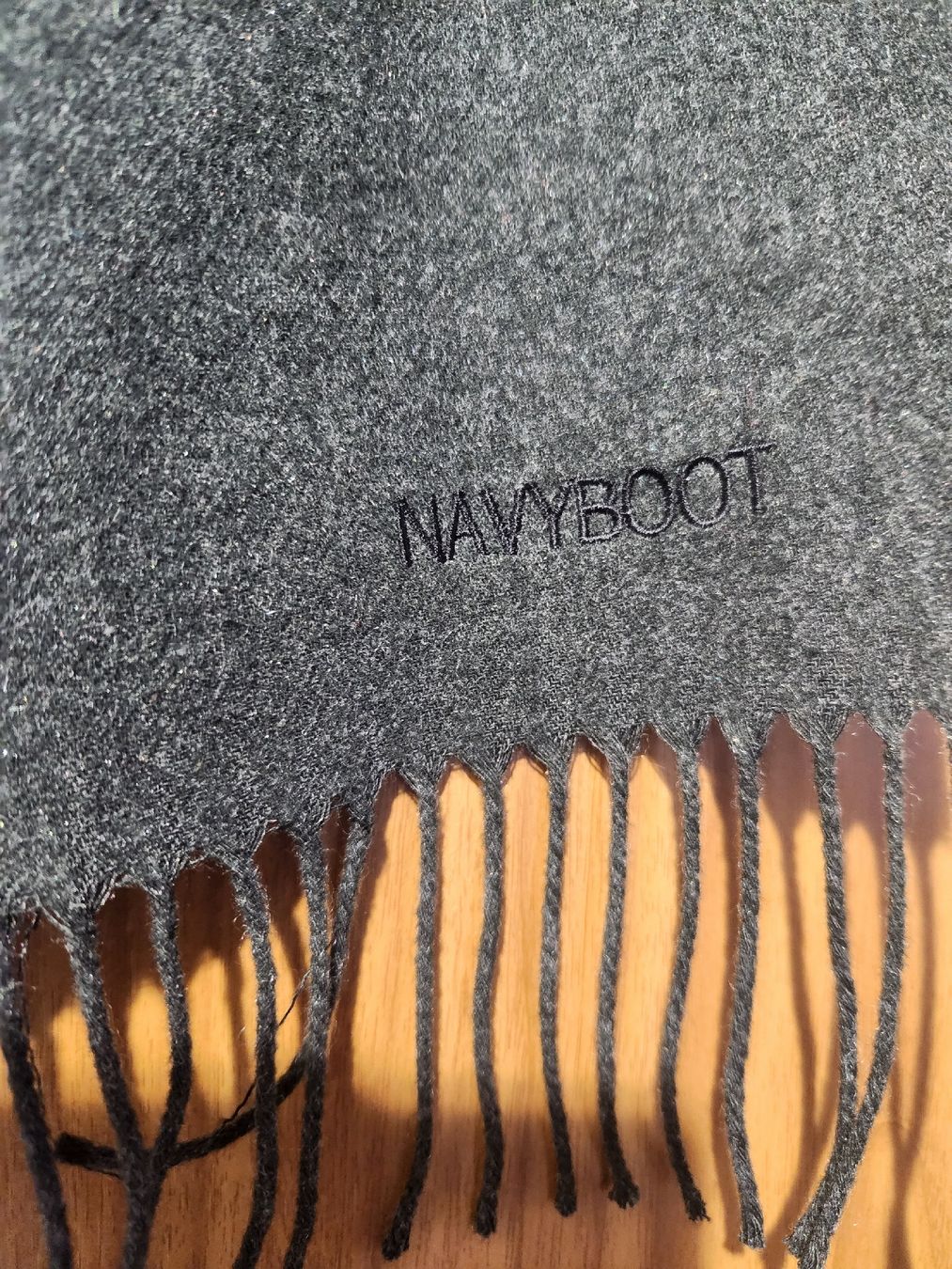 Navyboot Foulard & Sciarpe: Écharpe Navyboot gris foncé avec franges – Usato da Niedergösgen venduto da Eva2410 3