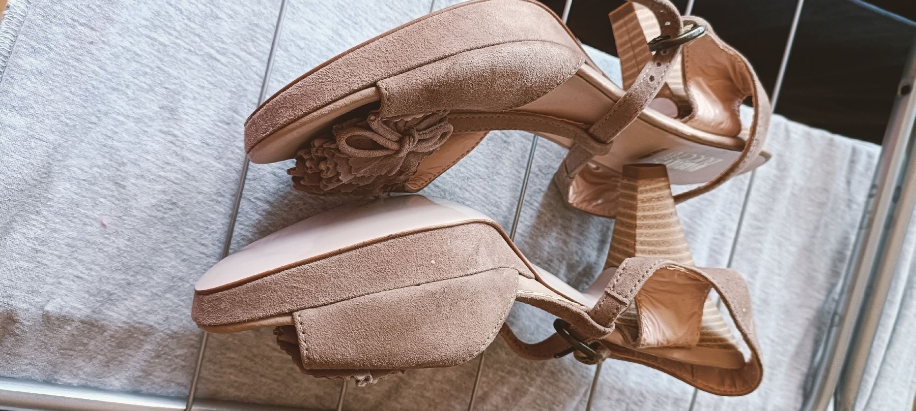 Scarpe da donna: Sandali camoscio beige numero 38 – Usato da Lugano venduto da ycd_rv8h 5