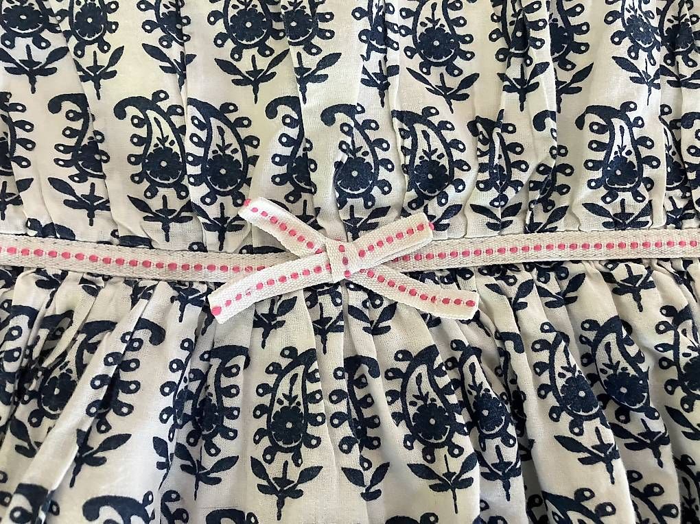 Kleider & Röcke: Robe Sfera collection 6-7ans – Gebraucht aus Vandoeuvres von ann_lq5h 2