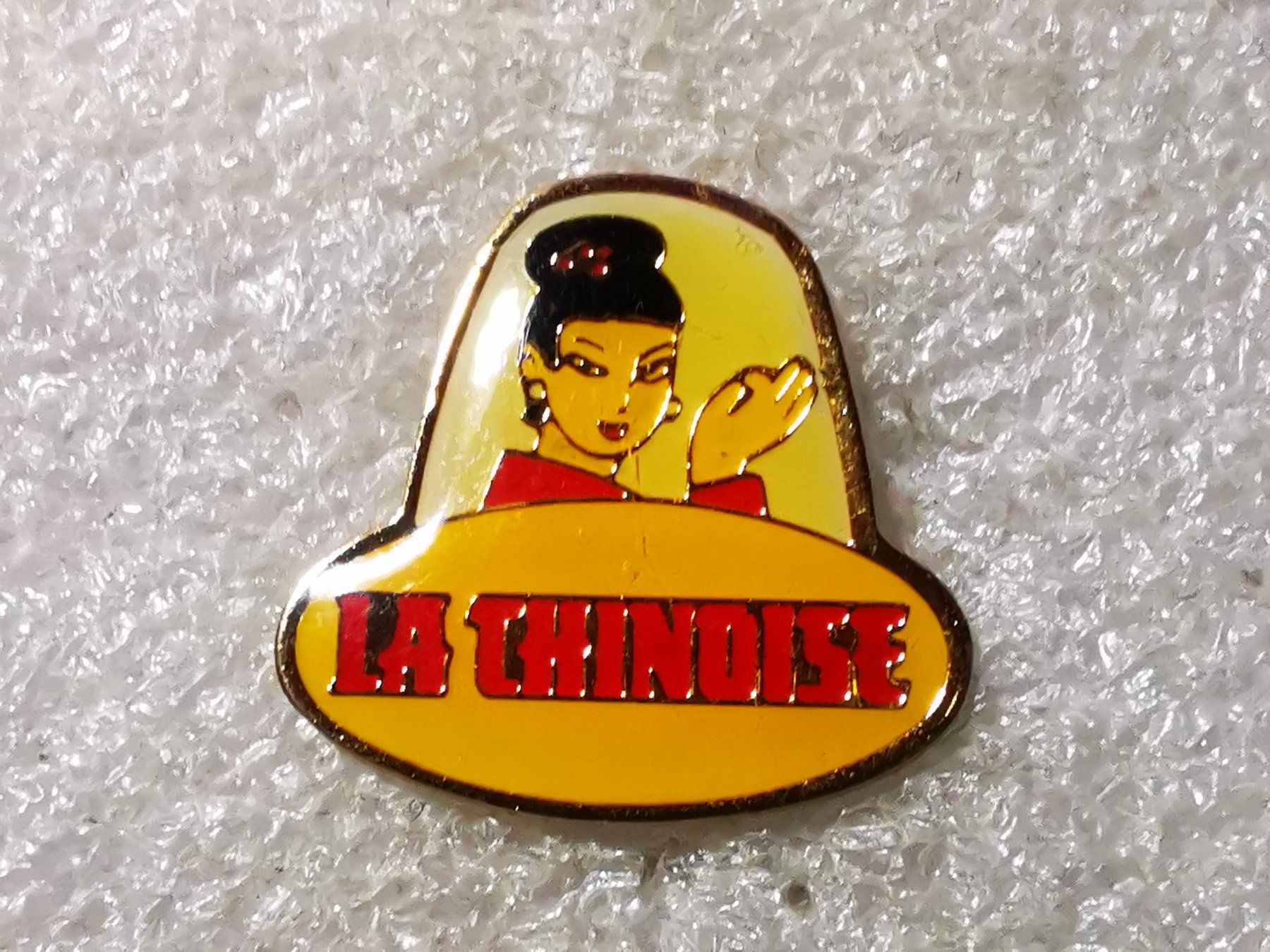 Placchette & Badge: Ansteckpin 78: La chinoise – Usato da Oppligen venduto da Pin-Fall-Shop