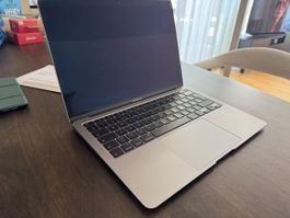 MacBook Air 13” (2020)
