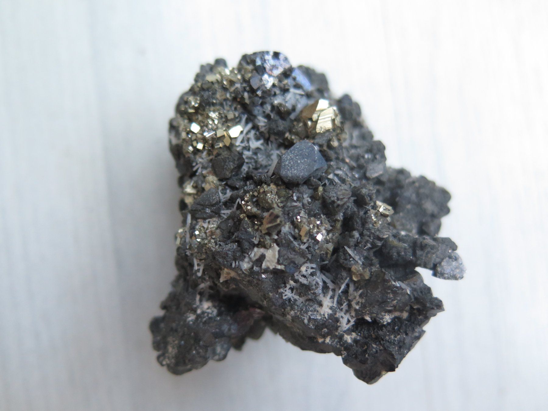 Minerali & Pietre curative: Galena mit Seligmannit und Chalkopyrit Stufe – Usato da Schaffhausen venduto da Yamakana51L8736OQ8 5