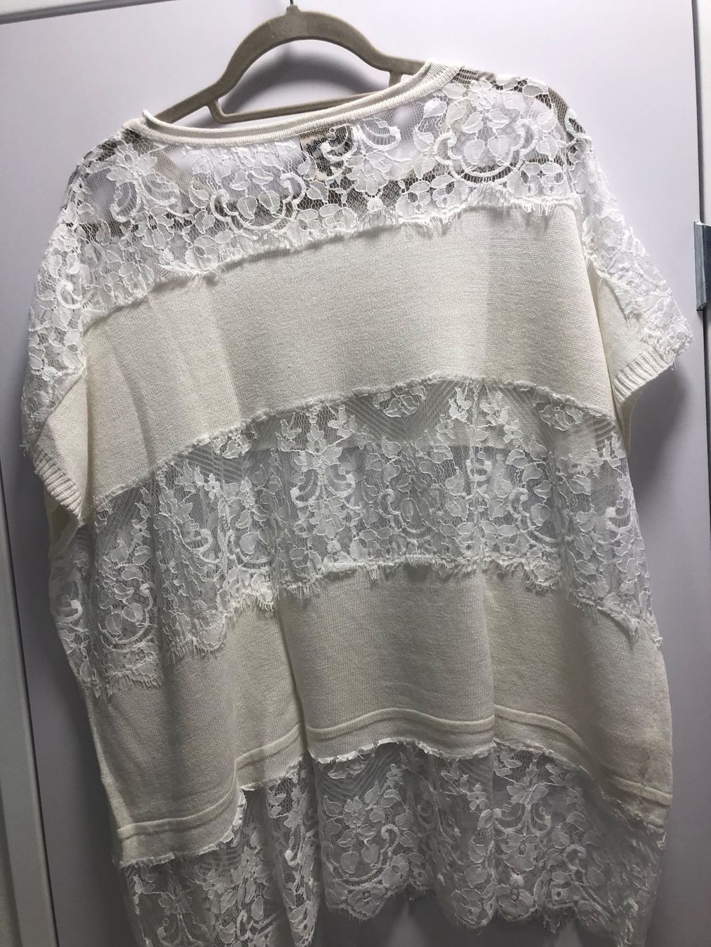 Top: Weisses Spitzen-Oberteil – Usato da Zizers venduto da sarah_1987 1