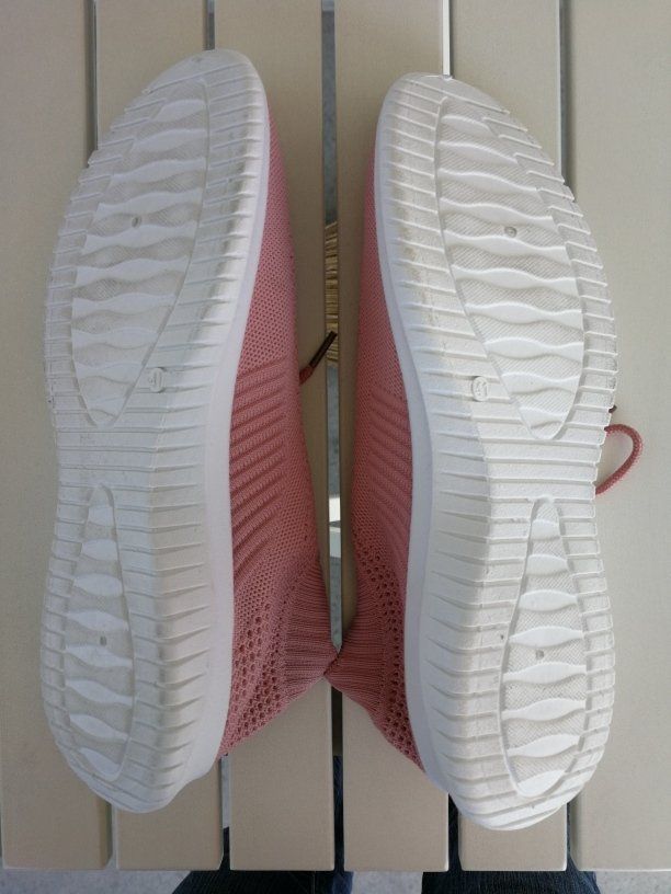Scarpe da donna: Neue, hellrote Stoff Sneakers (Chicoree), Gr. 41 – Nuovo (secondo la descrizione) da Meggen venduto da SellingGoods_1 5