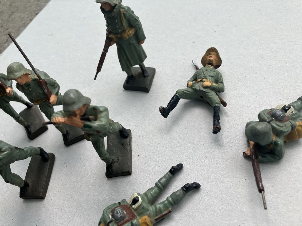 Group of Lineol / Elastolin figures 4