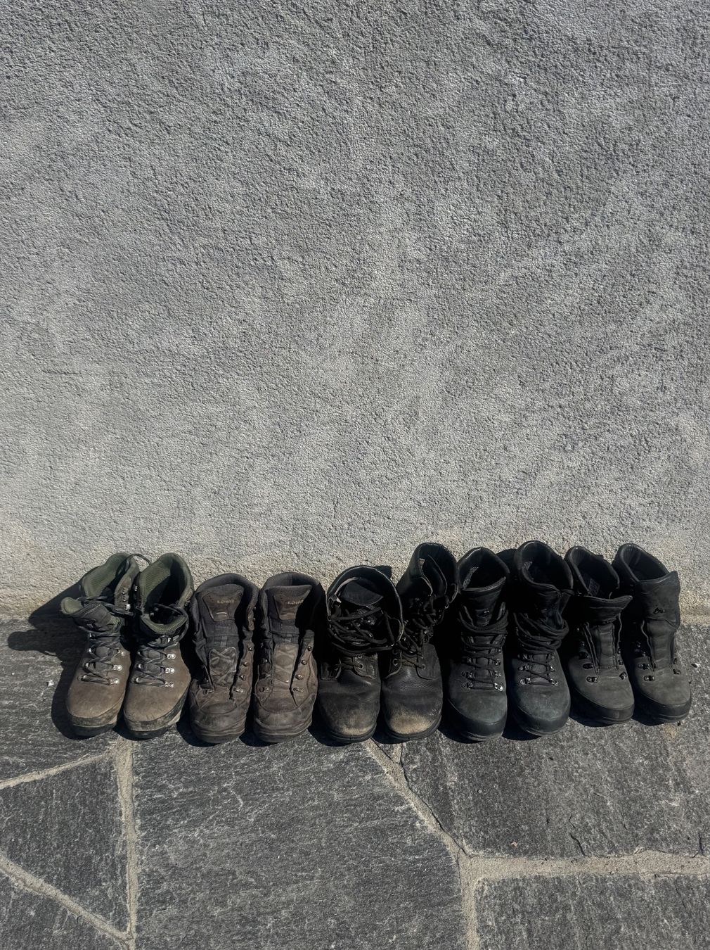 Scarpe da uomo: Verschiedene wander/Militär schuhe – Usato da Hasliberg Hohfluh venduto da dio_vd7f