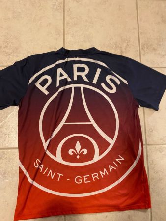 PSG-Shirt Gr. L aber klein geschnitten