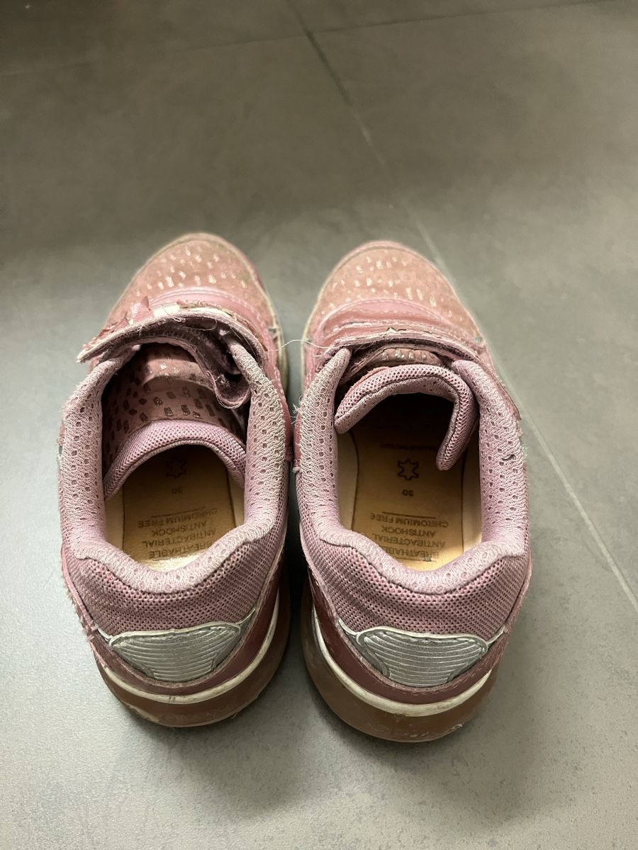 Geox Schuhe für Mädchen: Geox Sneaker Halbschuhe mit Blinklicht 30 – Gebraucht aus Zürich von Gabi_78 2