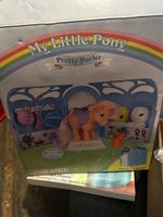 My Little Pony Pretty Parlor Spielset mit Peachy Figur