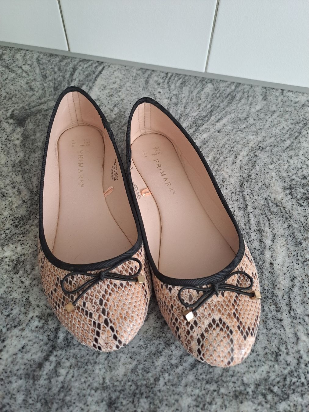Scarpe da donna: Ballerinas Schlangenprint Grösse 39 – Usato da Rickenbach LU venduto da bishiida