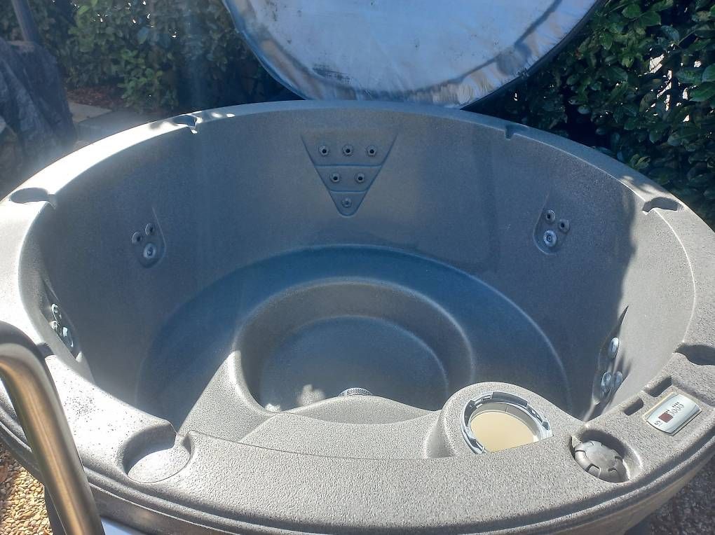 Bains à remous: Jacuzzi RotoSpa – D'occasion à Bernex par im1236 1