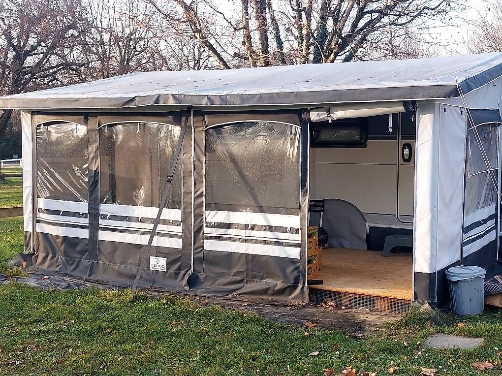 Mobilhome: Hobby 545kmf avec auvent autoportant  – Usato da Lausanne venduto da 8max3 1