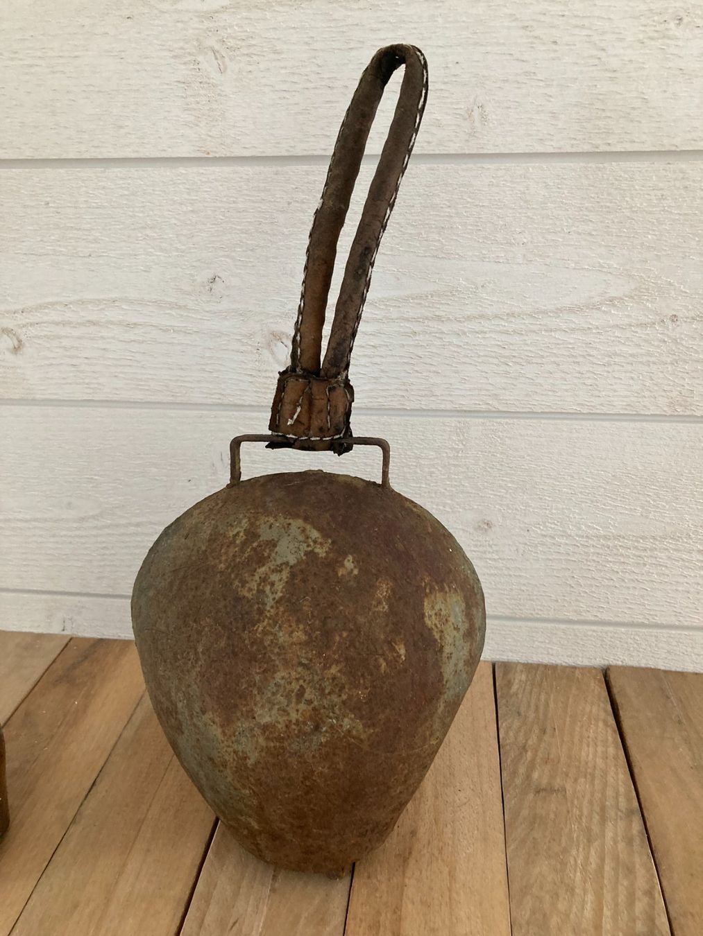 Cloches & sonnailles: 2 anciennes cloches pour animaux – D'occasion à Vaumarcus par Arte-Lovers 2