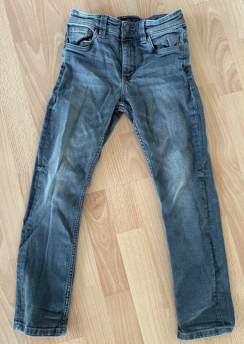 Next Jeans: Jeans NEXT grau mit Hosenknopf Gr. 122 – Usato da Winterthur venduto da Secondhand-Family