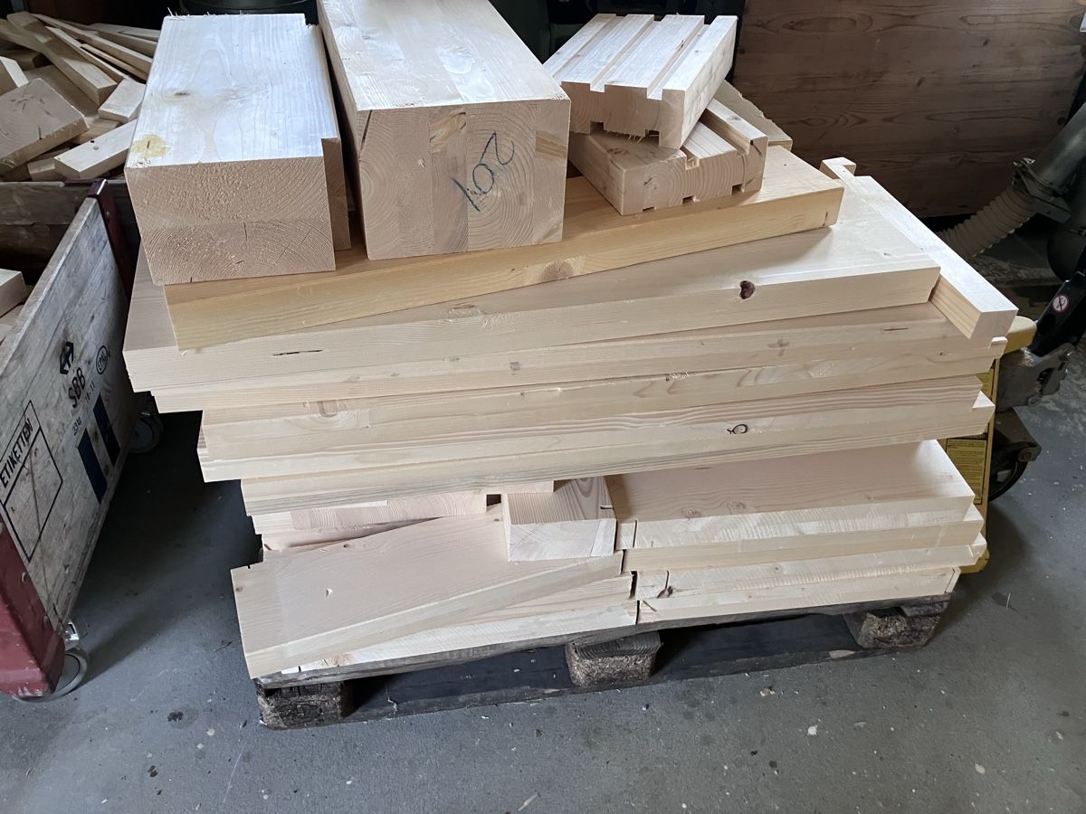 Articoli in legno: Restholz Balken – Usato da Thunstetten venduto da Sugus025