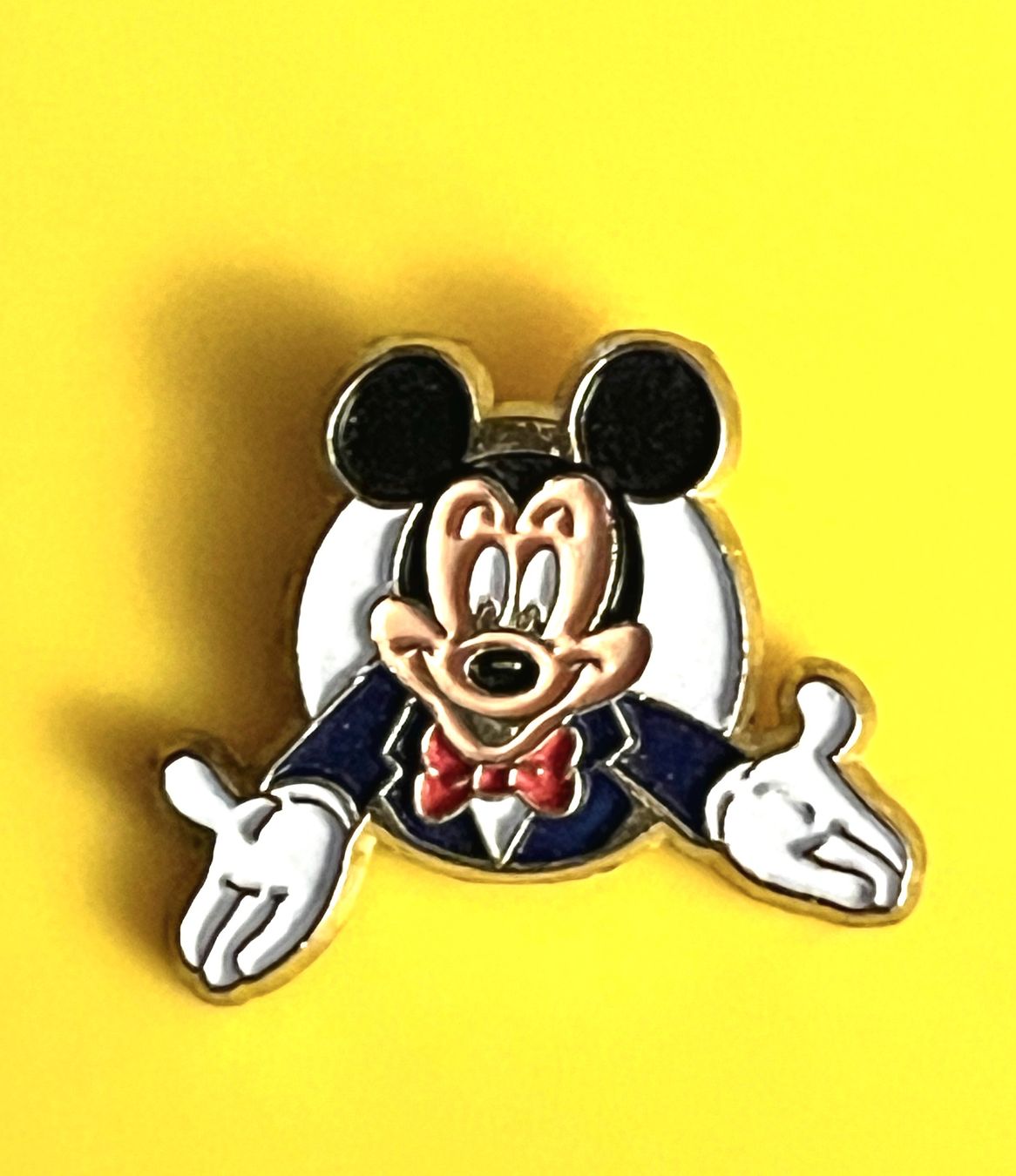 Placchette & Badge: Pin - Disney Mickey – Usato da Renan BE venduto da johncactus