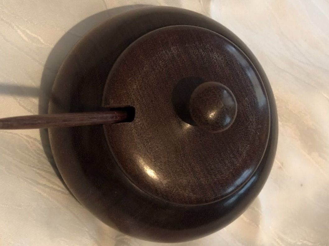 Articoli in legno: Holzschale mit Deckel und Holzlöffel – Usato da Zürich venduto da dojoal64