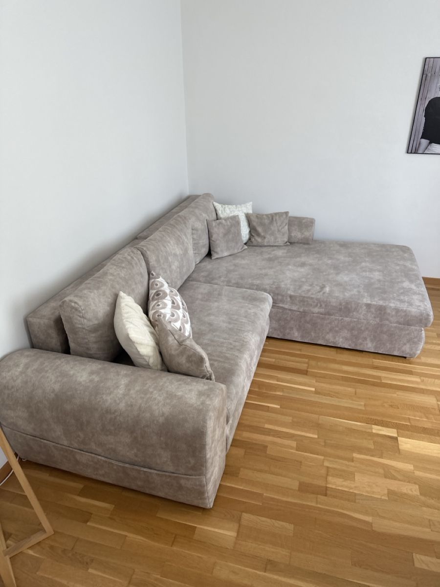 Divani: Ecksofa hellgrau Stoff top Zustand – Usato da Aarau venduto da lolly03 1