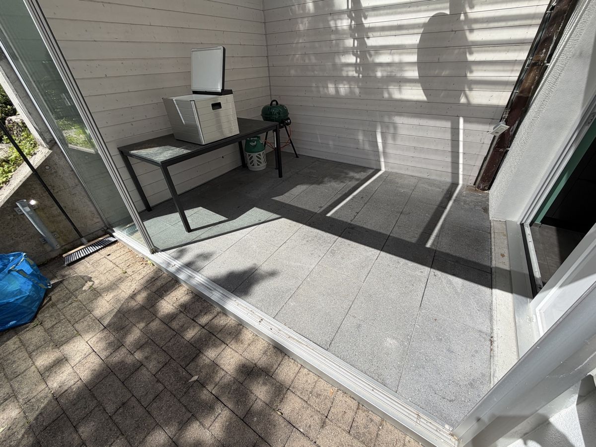 Rivestimenti per pavimenti: Graue Terrassenplatten, gebraucht! – Usato da Untersiggenthal venduto da Simonfrost