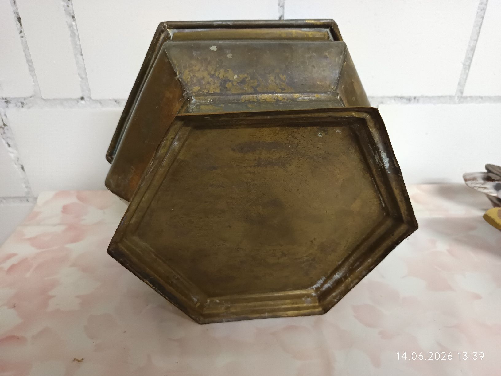 Pots de fleurs: Antiker Messing-Übertopf, 6-Eckig – D'occasion à Bergdietikon par Riviera83 2