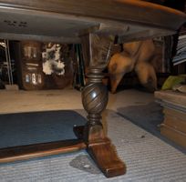 Couchtisch Massivholz Nussbaum / Salontisch gedrechselt