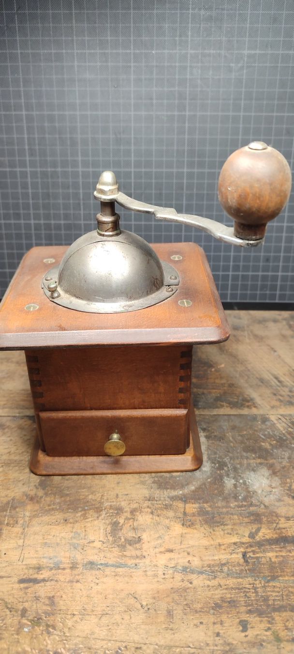 Küchengeräte: Wunderschöne alte Kaffeemühle Nr8 DIENES Mühle – Gebraucht aus Gelterkinden von MYSTOREFORYOU4460 4