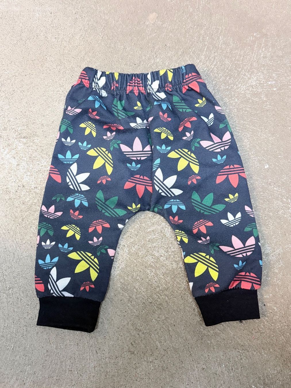 Pantalons: Adidas Kinderhose – D'occasion à Regensdorf par fid_9fzh