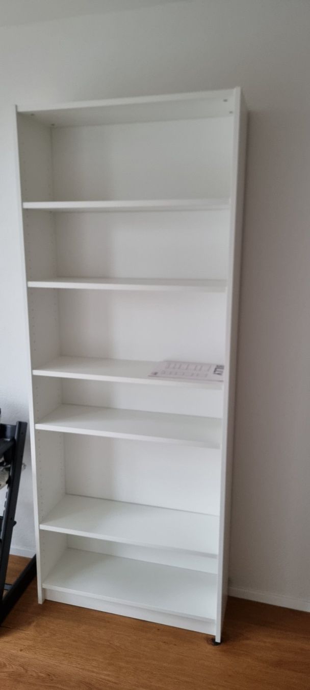 Ikea Scaffali: Weisses Billy Regal von Ikea, NEU! – Nuovo (secondo la descrizione) da Dulliken venduto da Thlo 1