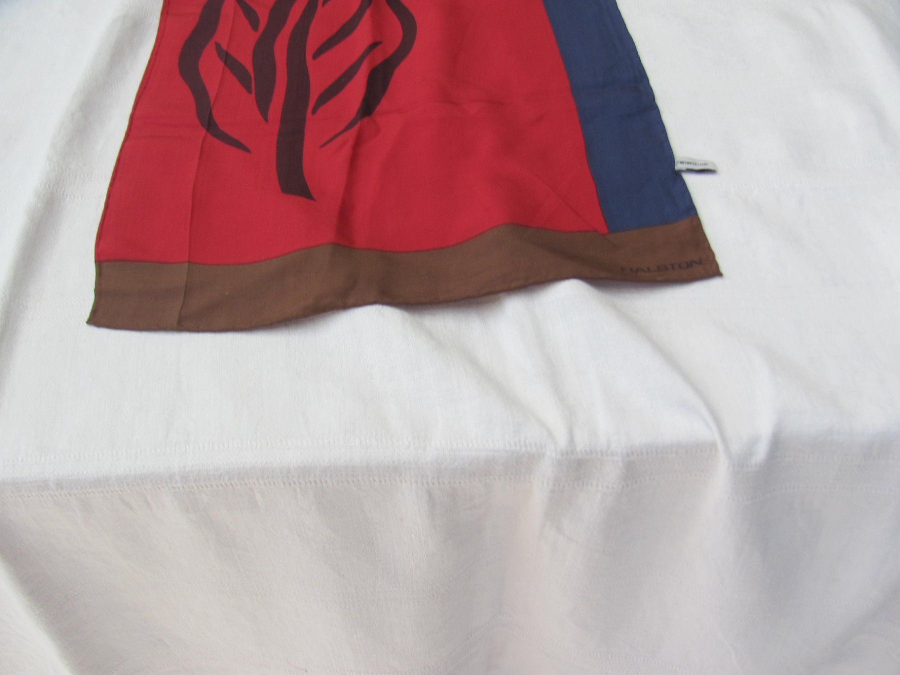 Foulard & Sciarpe: Echarpe en 100% soie Halston – Nuovo (secondo la descrizione) da Vétroz venduto da magnolia5 2