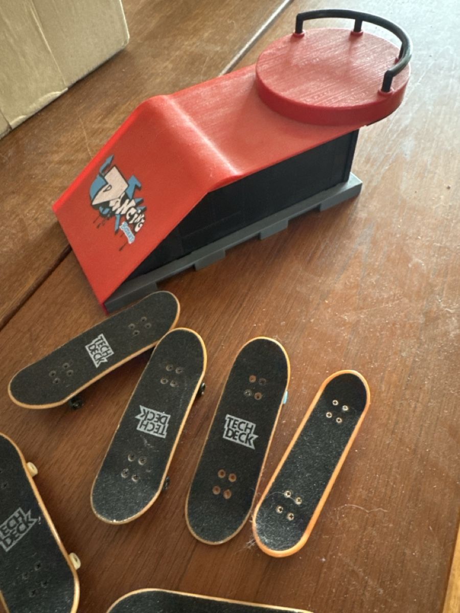 Giocattoli: Fingerboards avec rampe – Usato da Yverdon-les-Bains venduto da cam_n5vv 2