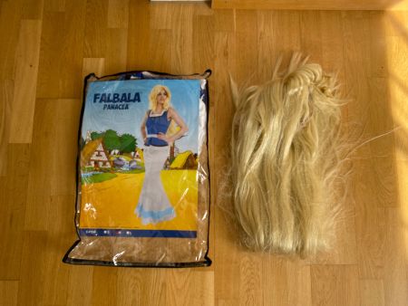 Déguisement Falbala Astérix + perruque blonde