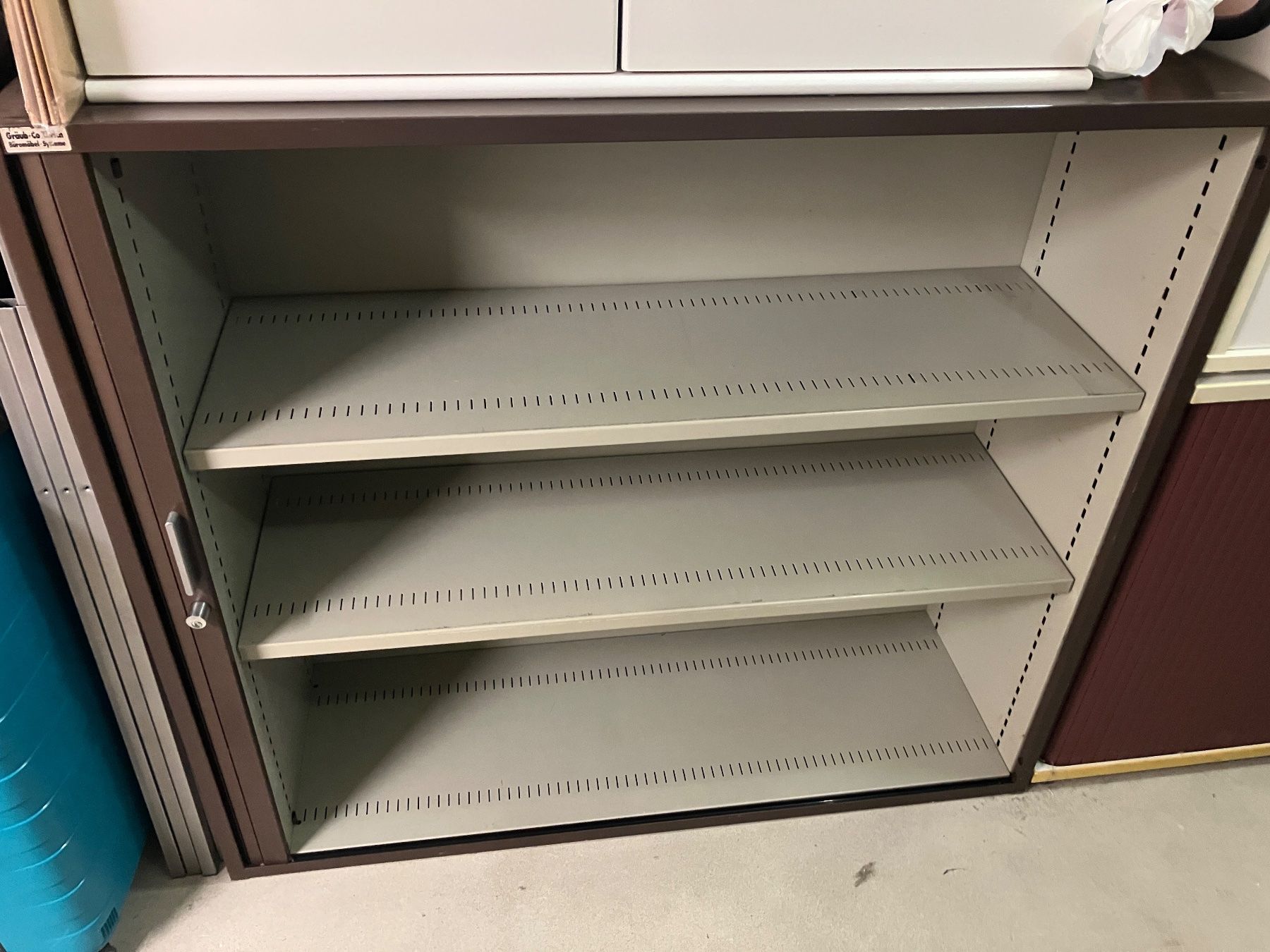 Armadi: Rollladenschrank Metall – Usato da Eglisau venduto da Hancock03 1