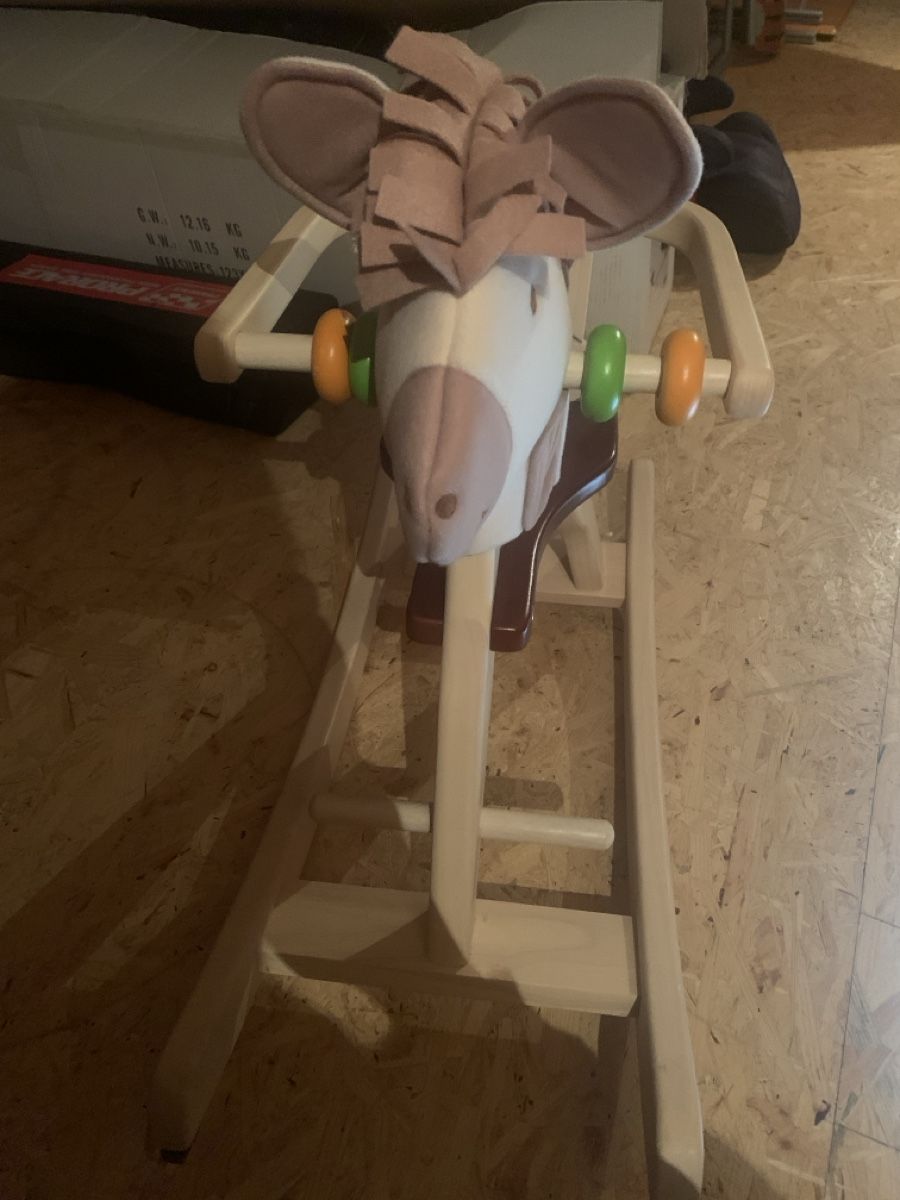 Spielzeuge: Cheval à bascule pour enfants – Gebraucht aus Neyruz FR von Mendest 1