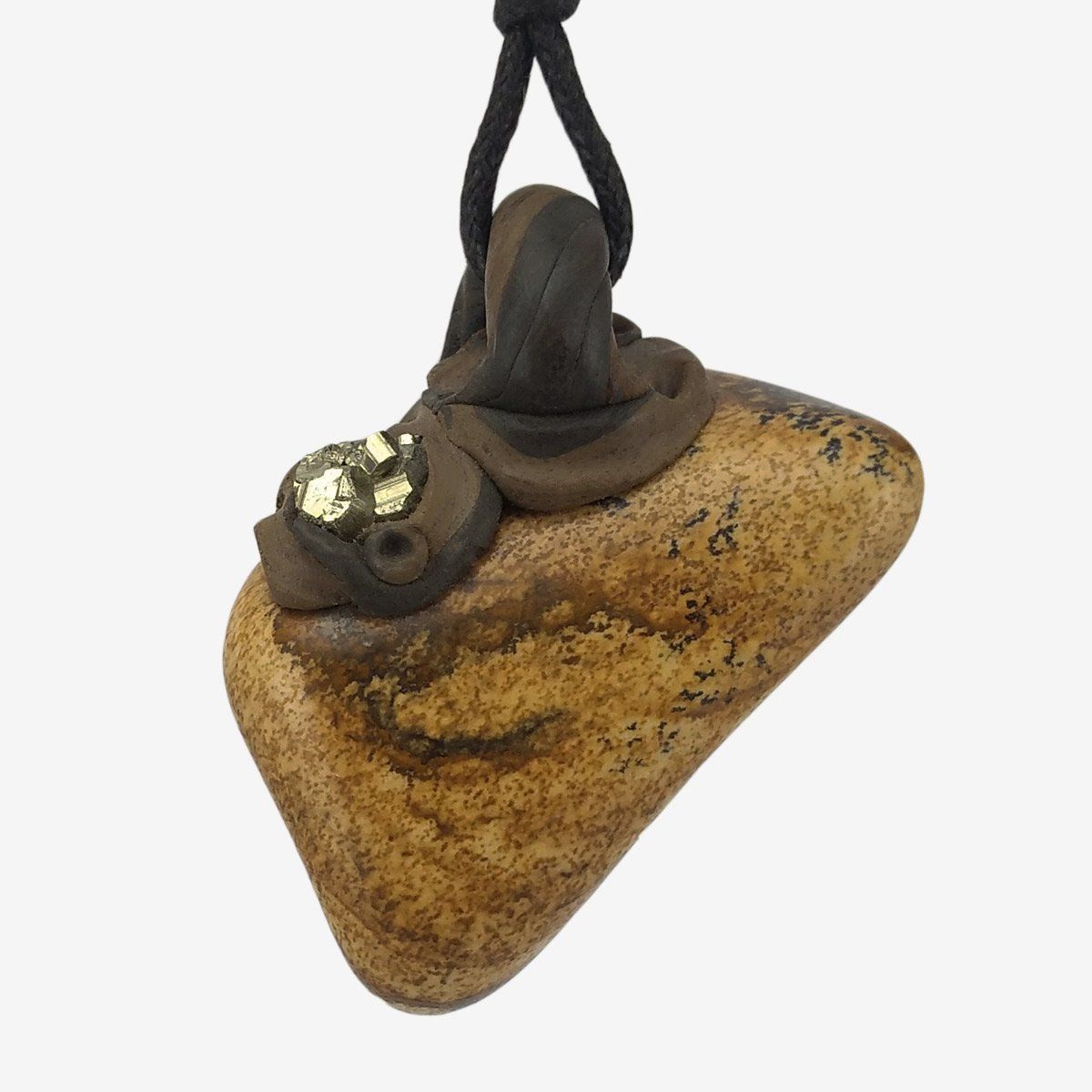 Minerali & Pietre curative: Jaspis Steinanhänger mit zusätzlich eingefasstem Pyrit – Nuovo e nell'imballaggio originale da Meilen venduto da BYRD-Design