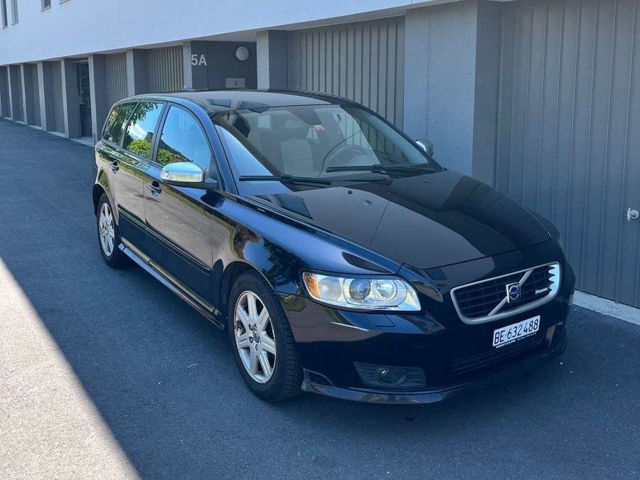 Volvo Automobili: Volvo V50 D2 R-Design – Usato da Thun venduto da soeep 1