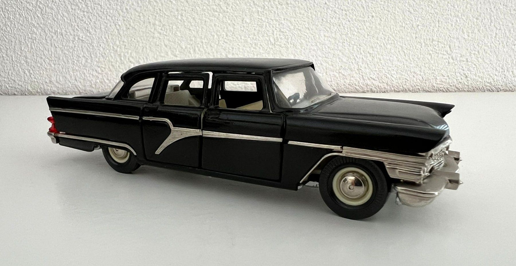 Modellini d'auto: Tchaika GAZ-13 A-15 – Usato da Meilen venduto da rdv_n7s9 1