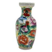 Ancienne vase chinoise en porcelaine peint à la main. Chine