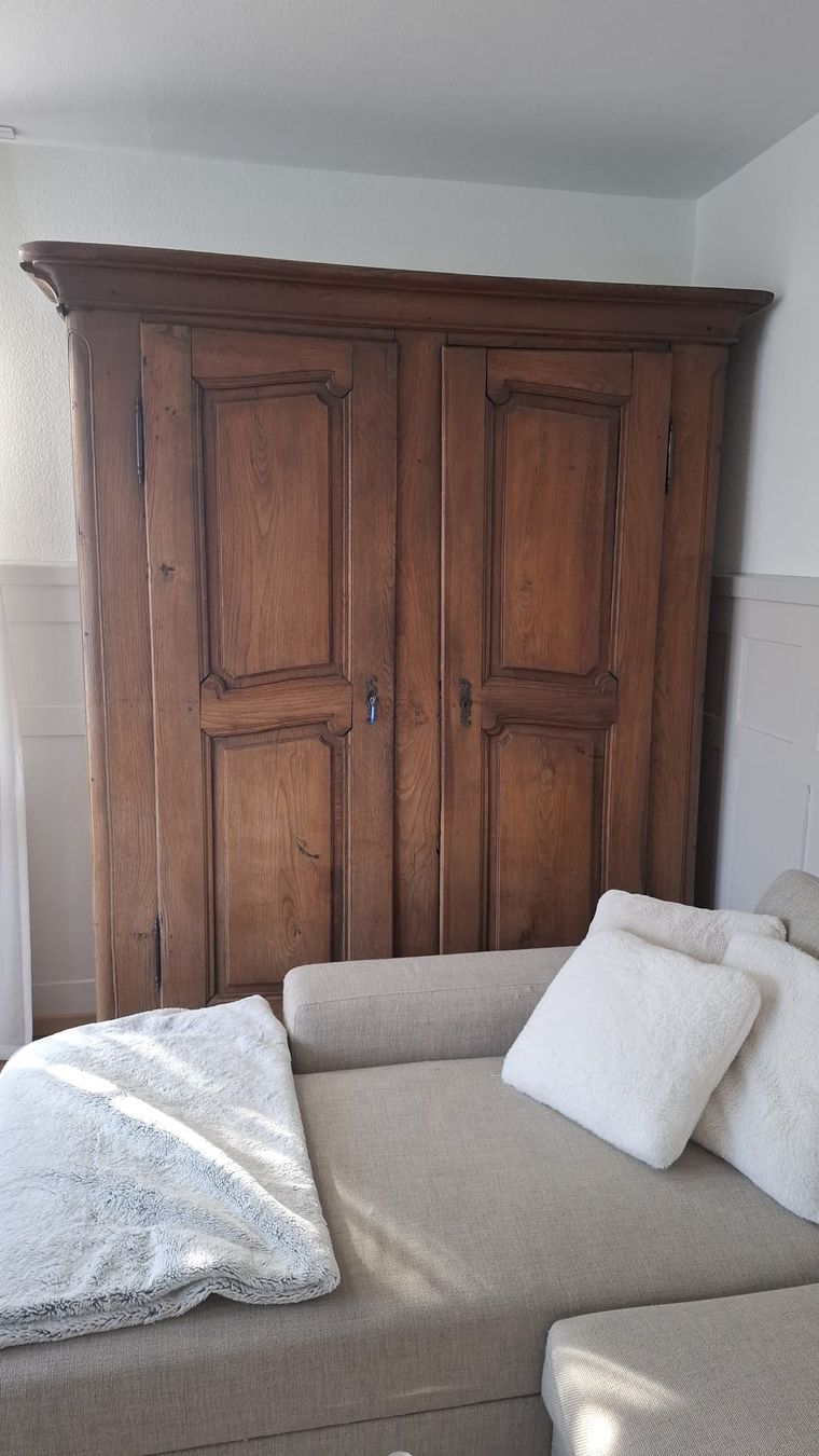 Armadi: Schrank massive Eiche, Höhe 225cm – Usato da Gwatt (Thun) venduto da nic_w8vp 1