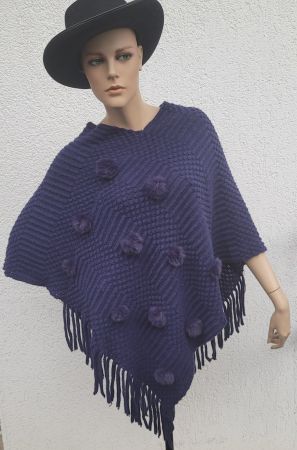 Blauer Strickponcho mit Bommeln onesize Fransen Winterpon...