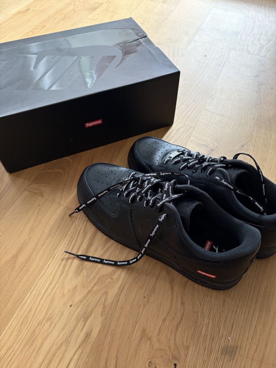 Nike Scarpe da uomo: Nike Air Force 1 Low Supreme – Nuovo (secondo la descrizione) da Solothurn venduto da fab_y5pk