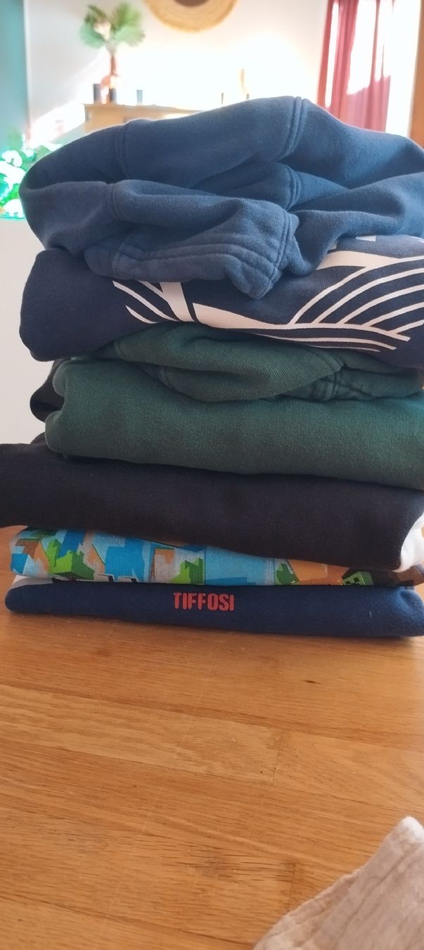 Lotti & Set di vestiti: kinder kleiderpacket 5 Stücke 146/152 – Usato da Mörel venduto da MJoaoCosta
