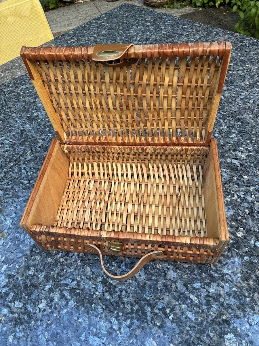 Altro in Antiquarato & Arte: Korb Rattan Holz mit Ledergriff und Verschluss – Usato da Bolligen venduto da Vroni23 1