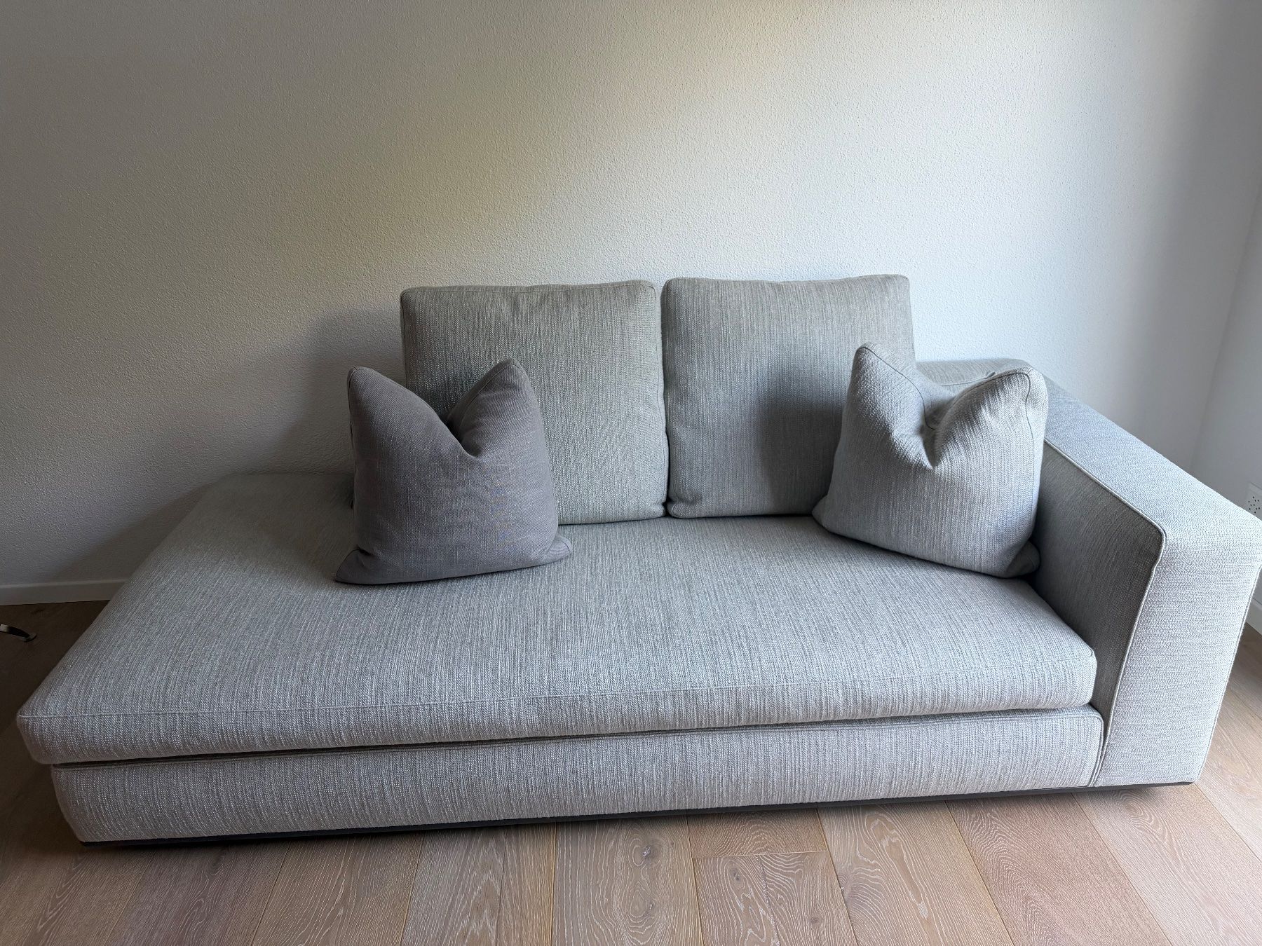 Minotti Sofas: MINOTTI Halbinsel Sofa 215, Mod. Powell, grau, B: 215 cm – D'occasion à Zofingen par momo4800