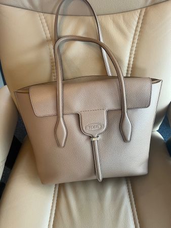 Tod's Timeless Leather Tote Bag - Excellent Condition! (53)