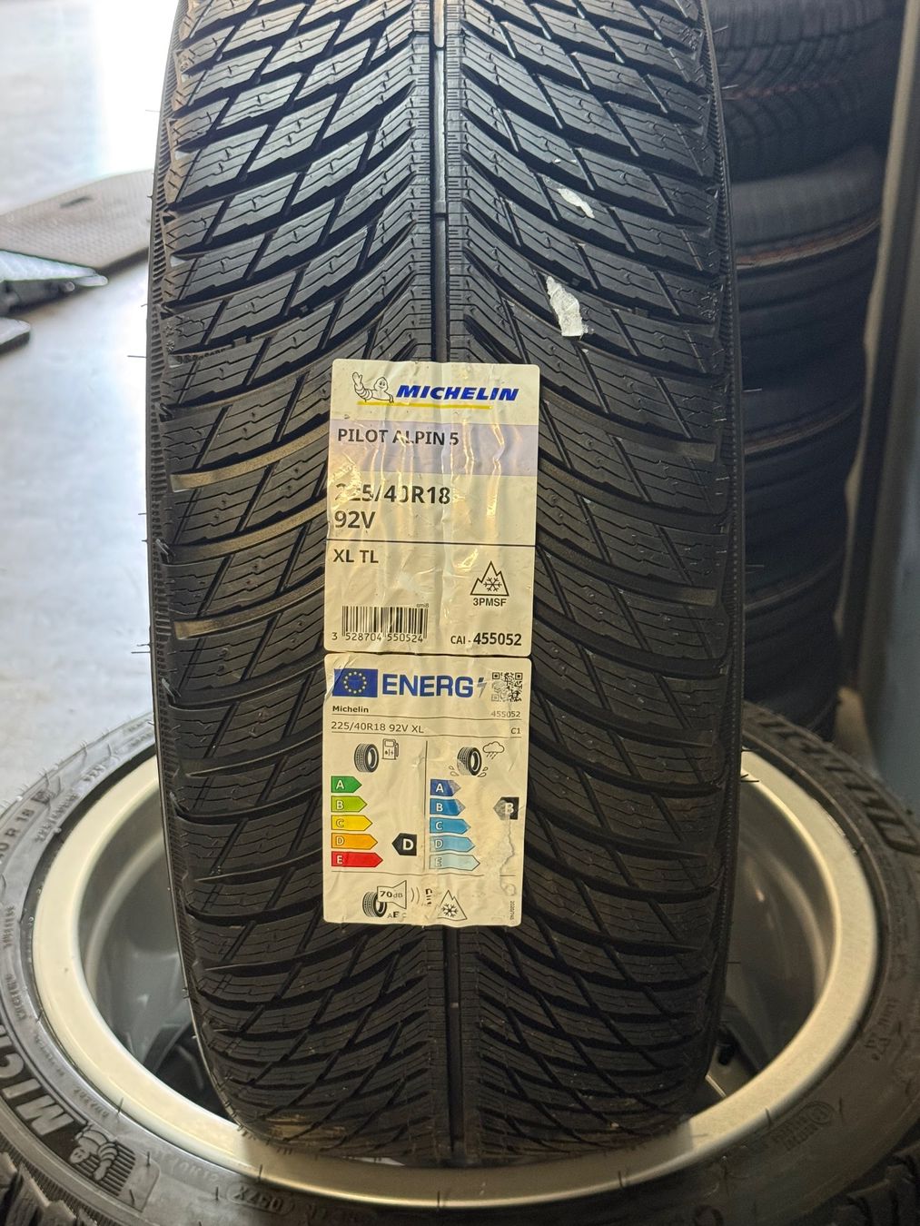 Audi Pneumatici & Ruote complete: Originale Audi A3/S3 8Y Winterräder Neu 18zoll – Nuovo e nell'imballaggio originale da Gerlafingen venduto da Pneu-Puric 5